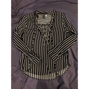 Striped collared shirt 🖤